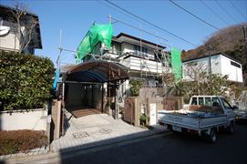 クラック（ひび）が入っています 神奈川県鎌倉市Ｋ様邸 屋根外壁修理･外壁塗装 施工前