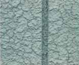 雨水が塗装面を汚して、ヒビ(亀裂)の中にしみ込んでいます～このような症状が出ていたら、外壁工事・外壁塗装のタイミング