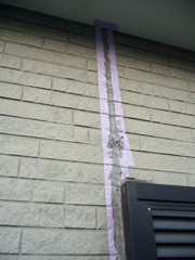  Y様邸 サイディング ひび割れ コーキング 施工中～外壁修理工事、外壁塗装工事、雨漏り修理、保険