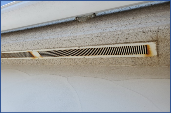 通気口錆が発生しています 低汚染遮熱塗料で長期間美観を維持します!神戸の方におすすめです!