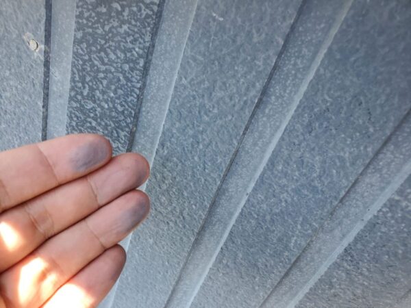 外壁チョーキングが発生しています 外壁チョーキングが発生しています