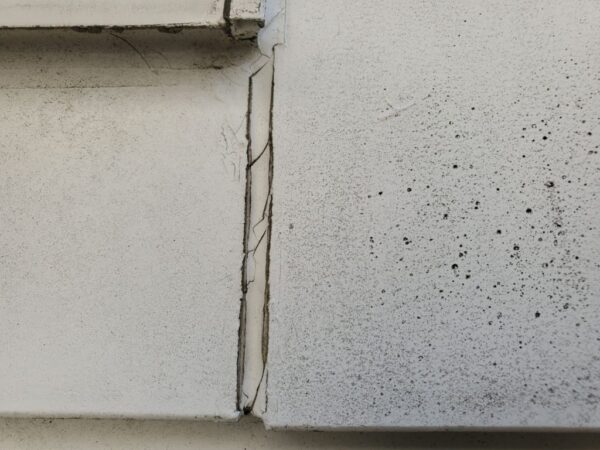 コーキング劣化しています