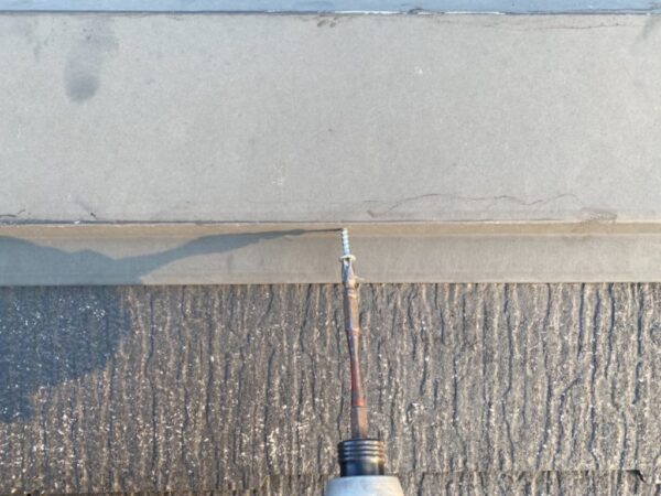 M様邸 外壁・屋根・付帯部塗装・バルコニー防水工事-施工中写真