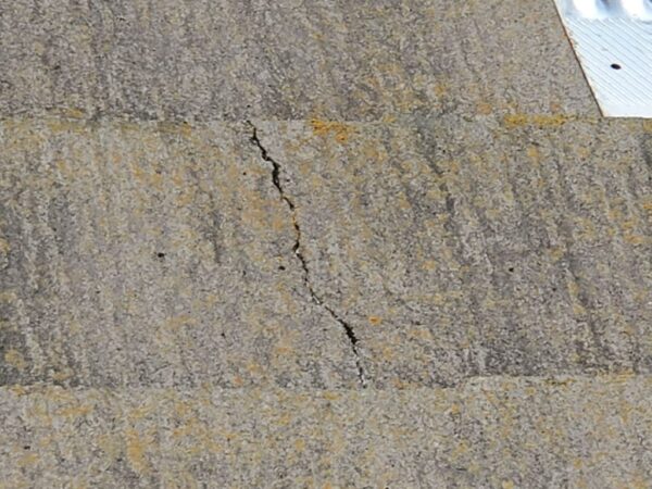 屋根クラックが発生しています B様邸 外壁・屋根・付帯部・バルコニー防水工事-施工事例・神戸の方にもおすすめ