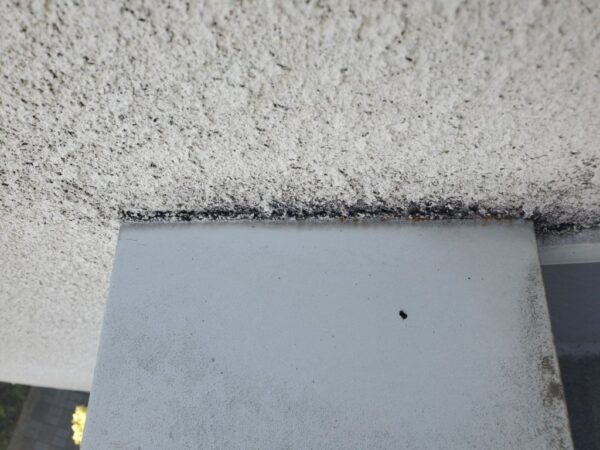 バルコニー笠木劣化しています バルコニー笠木劣化しています
