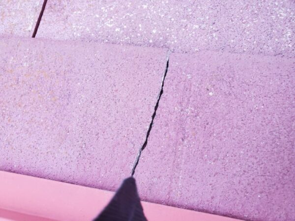 屋根クラックが発生しています