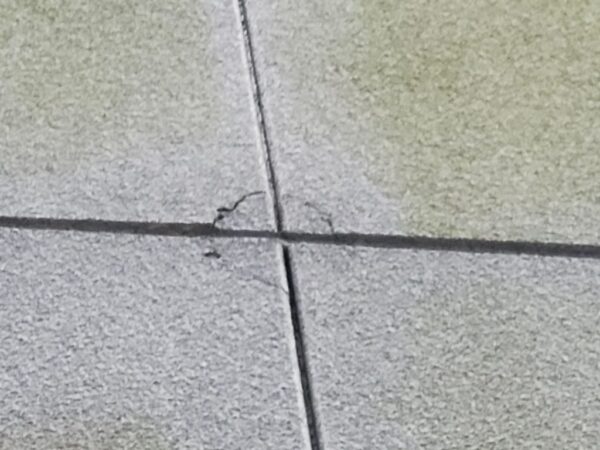 外壁クラックが発生しています