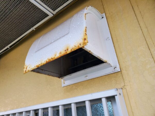 換気口錆が発生しています